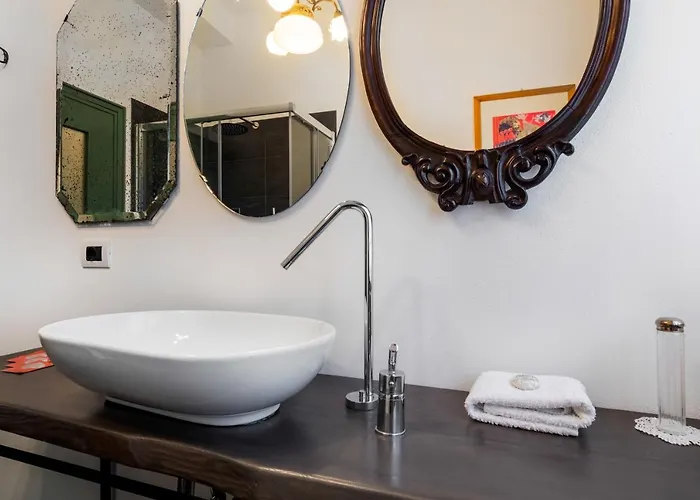 Ur-nest Borgo B بولونيا